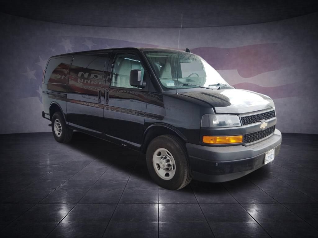 Used 2021 Chevrolet Express 2500 w/ Driver Convenience Package RWD image 7