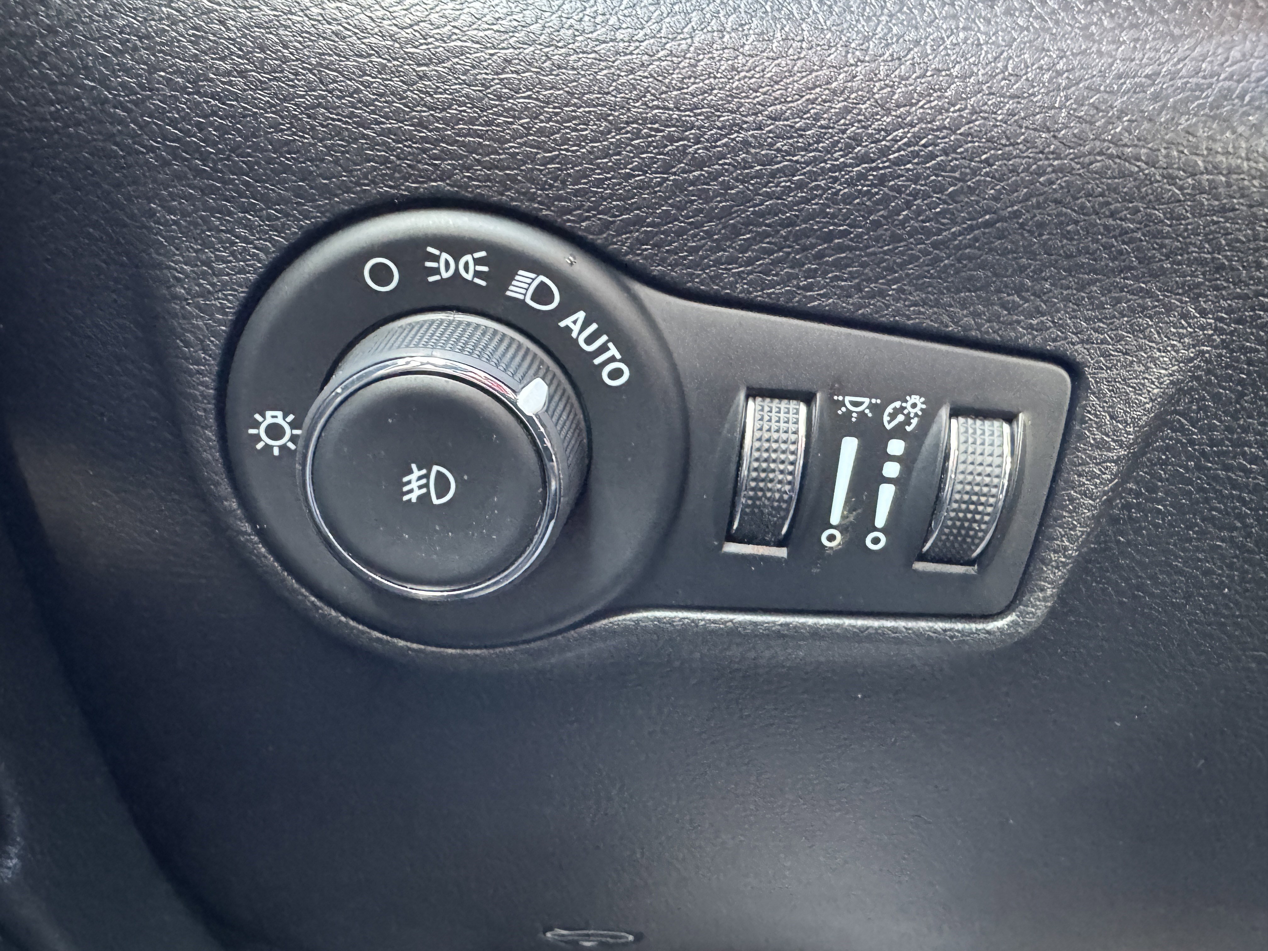 Used 2022 Jeep Compass Limited w/ (RED) Package image 35