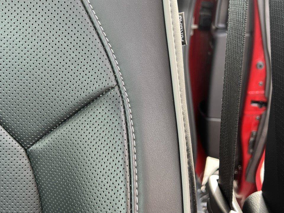 Used 2026 Chrysler Pacifica Limited FWD image 18