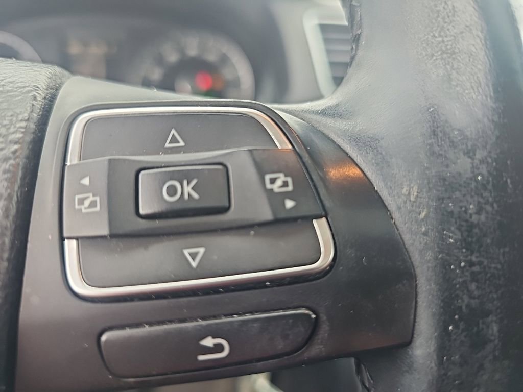 Used 2014 Volkswagen Passat TDI SE FWD image 16
