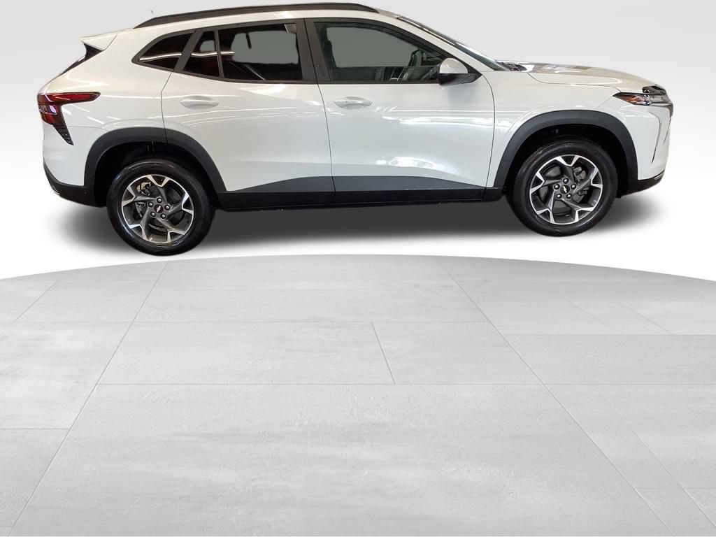 Used 2024 Chevrolet Trax LT w/ Driver Confidence Package FWD image 7