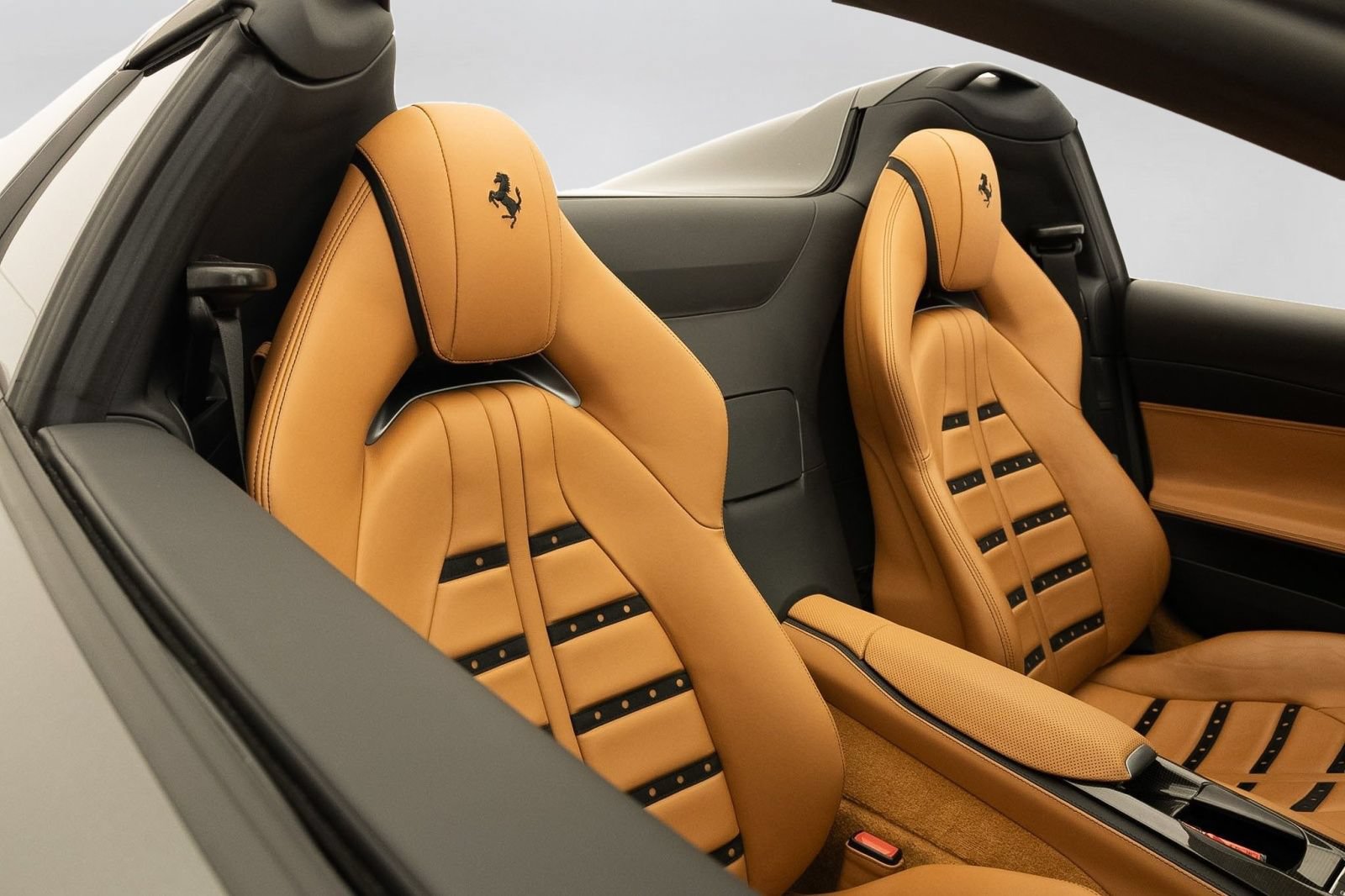 Used 2021 Ferrari 812 GTS RWD image 47
