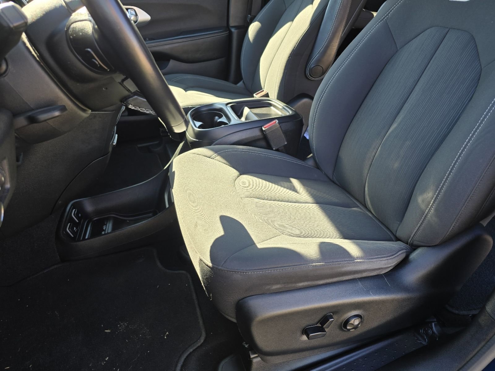 Used 2019 Chrysler Pacifica Touring Plus w/ Advanced Safetytec Group image 22