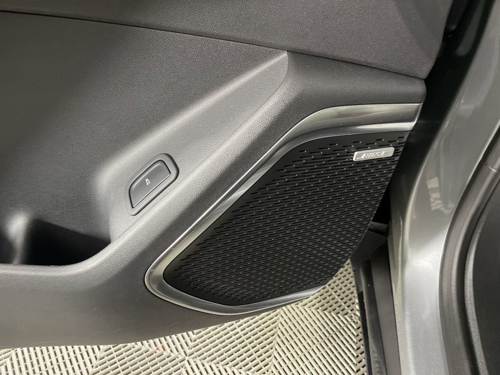 New 2025 GMC Acadia Elevation image 23