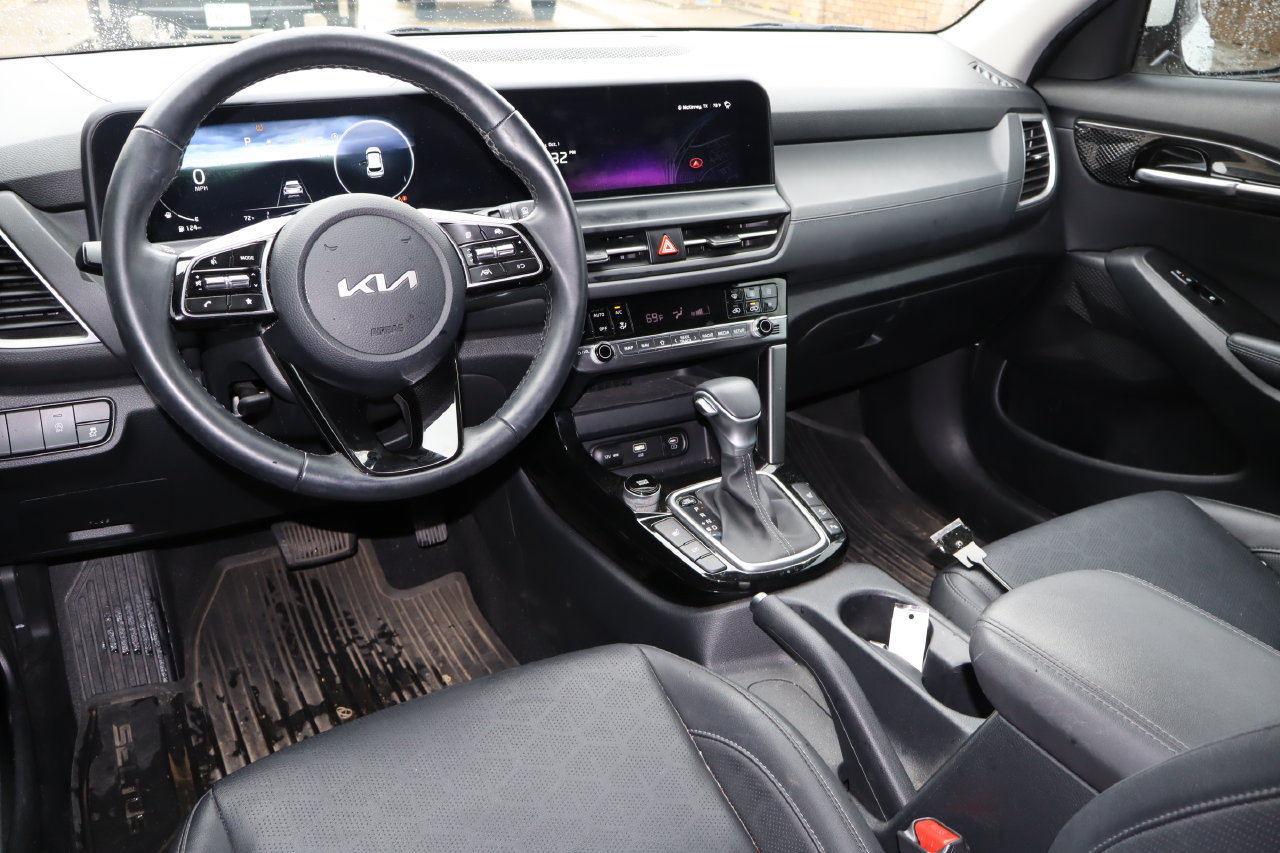 Used 2025 Kia Seltos EX FWD image 4