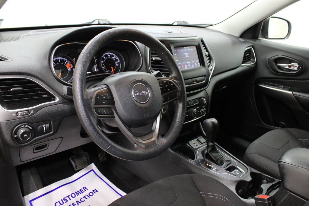 Used 2019 Jeep Cherokee Latitude w/ Popular Appearance Group FWD image 14