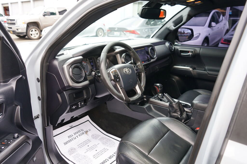 Used 2019 Toyota Tacoma TRD Off-Road w/ TRD Premium Off Road Package image 12