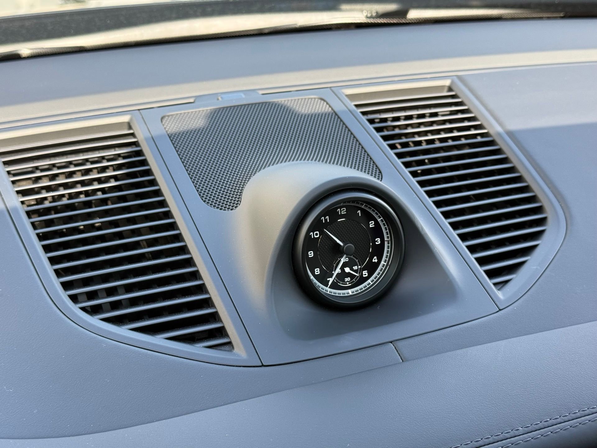 Certified 2025 Porsche Macan GTS image 18