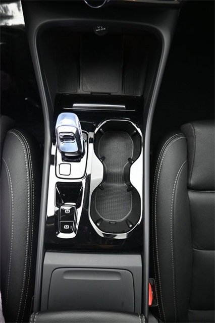 Used 2024 Volvo XC40 B5 Plus w/ Climate Package image 10