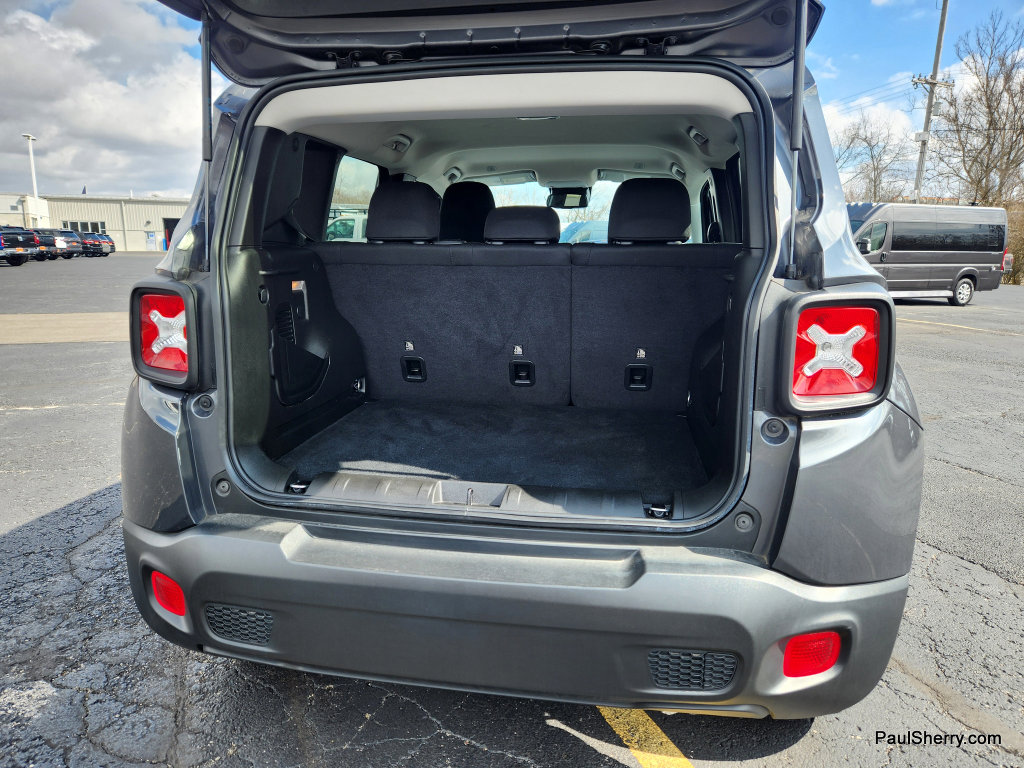 Used 2023 Jeep Renegade Latitude w/ Premium Group AWD/4WD image 19