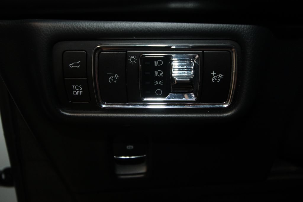 Used 2023 Lincoln Nautilus FWD image 11