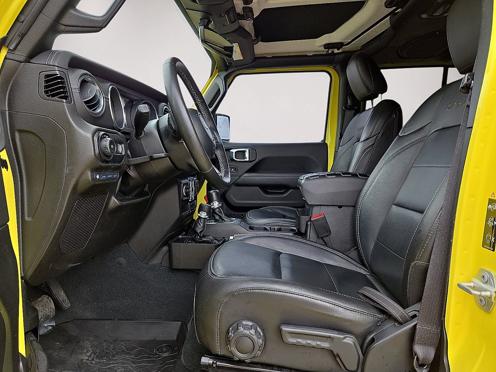 Used 2023 Jeep Wrangler Unlimited Sahara w/ Cold Weather Group AWD/4WD image 23