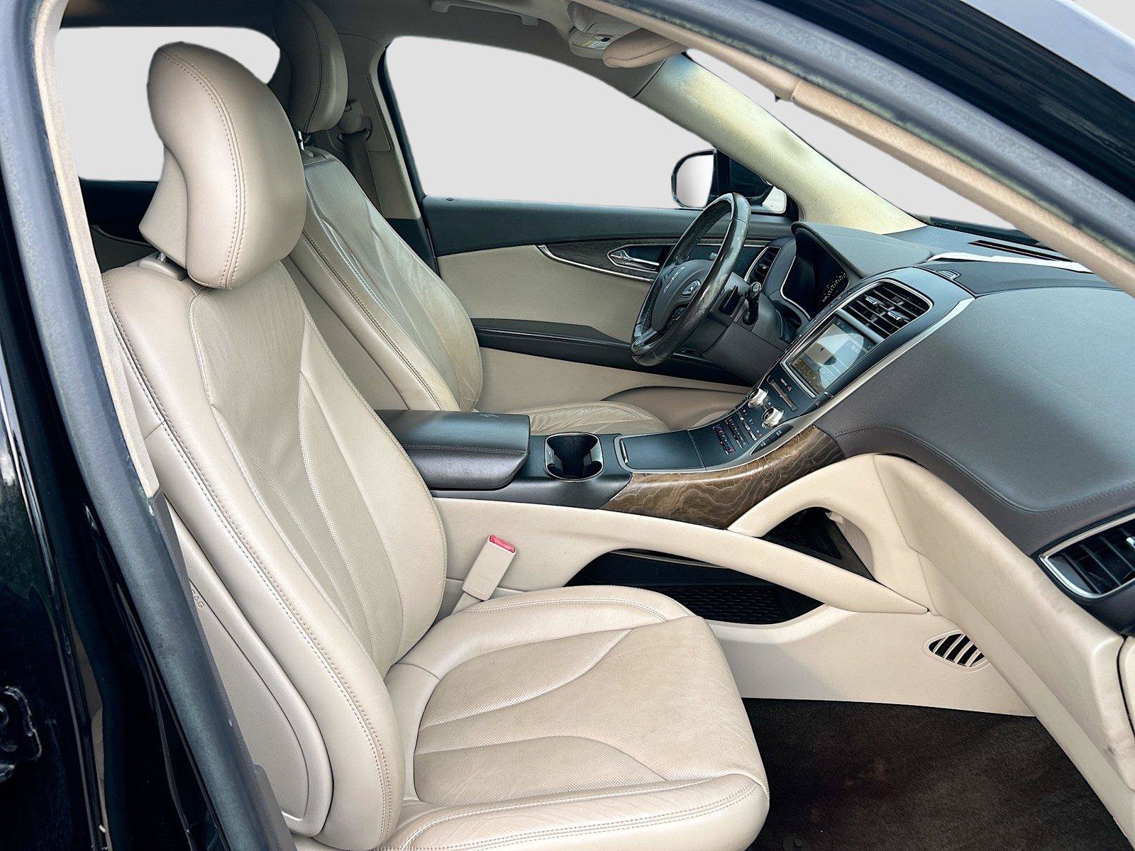 Used 2017 Lincoln MKX Reserve w/ Lincoln MKX Climate Package FWD image 17