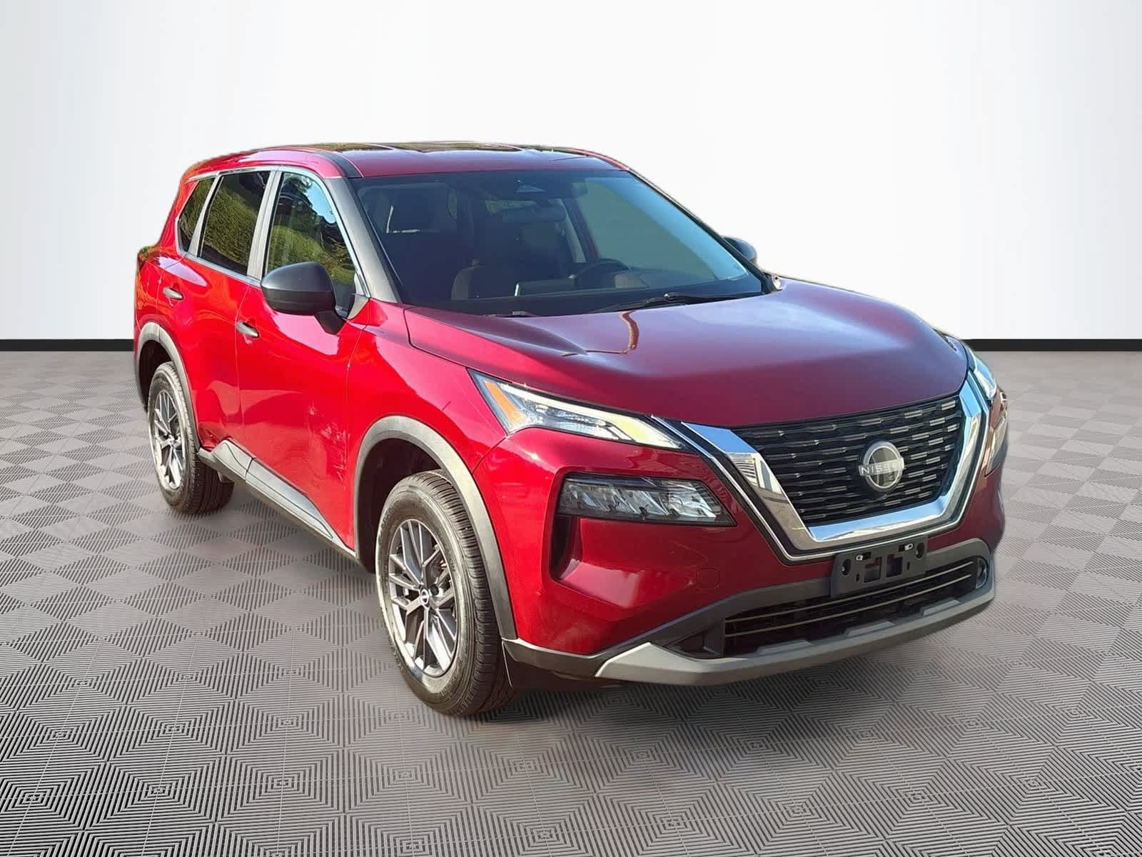 Used 2023 Nissan Rogue S AWD/4WD image 3