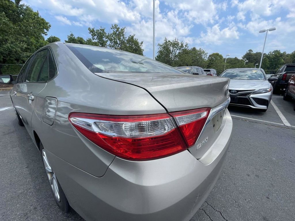 Used 2017 Toyota Camry LE FWD image 13