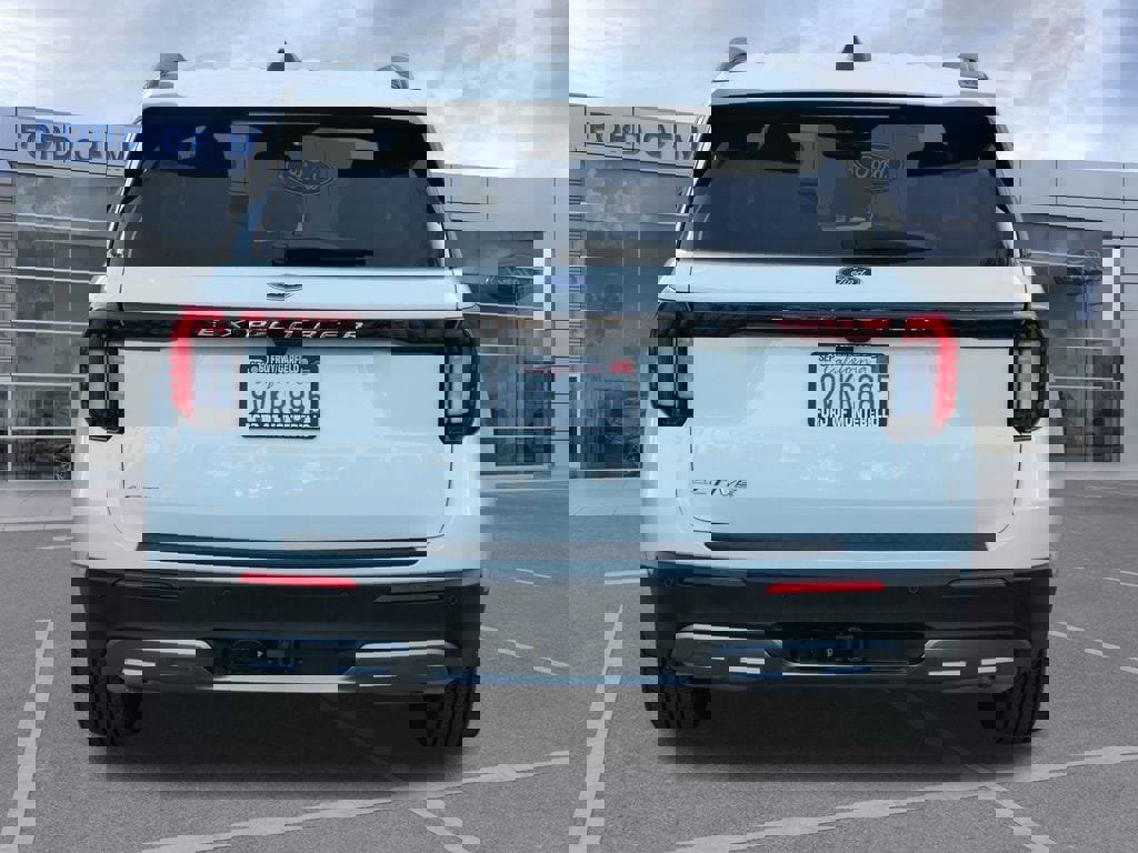 Used 2025 Ford Explorer Active w/ Active Comfort Package image 6