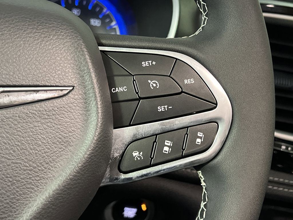 New 2026 Chrysler Pacifica Select image 16