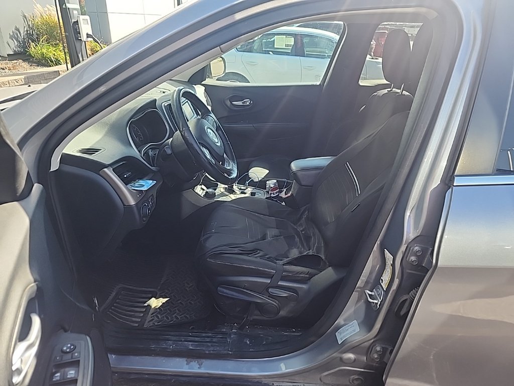 Used 2015 Jeep Cherokee Latitude AWD/4WD image 6