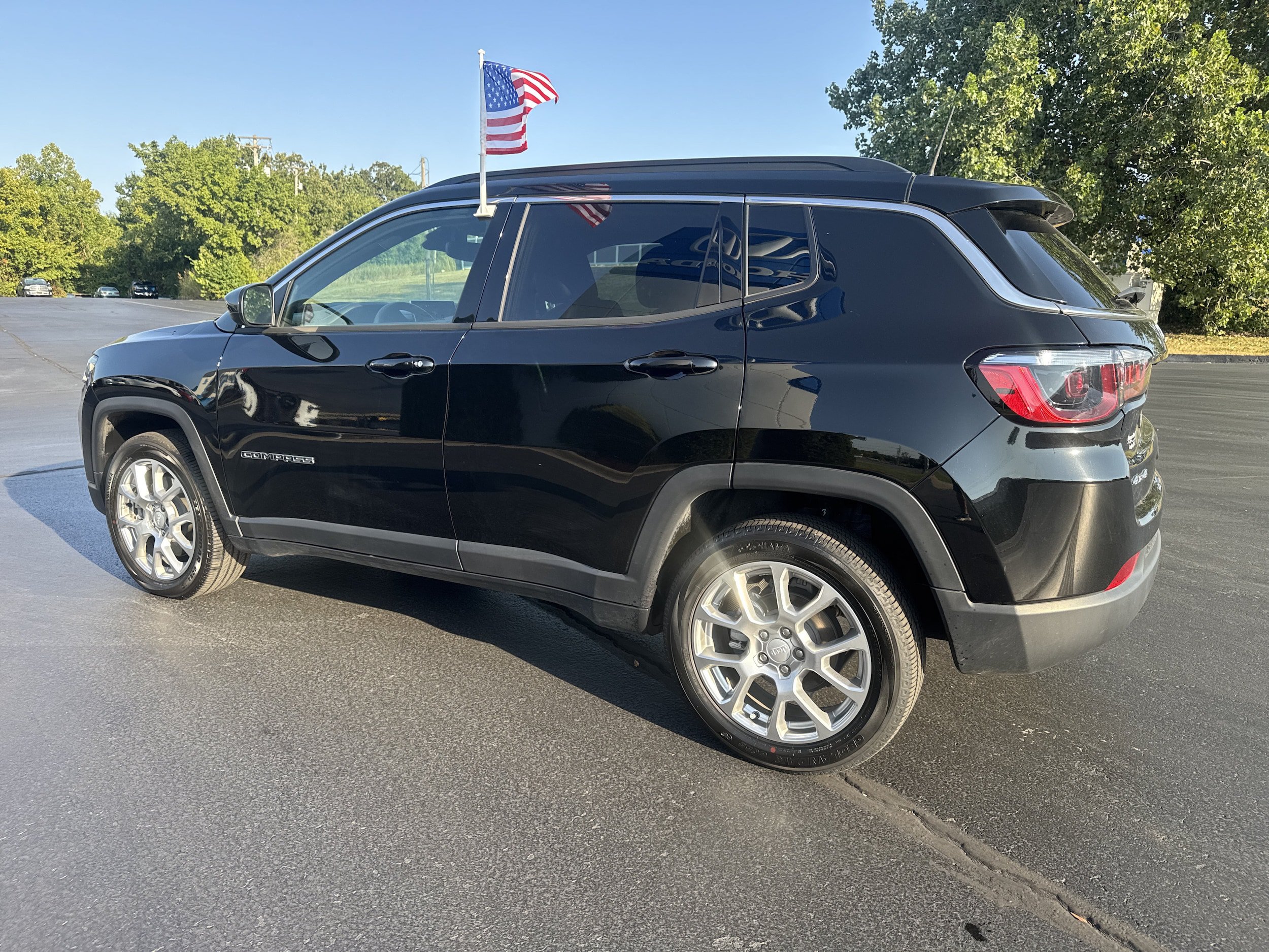 Used 2024 Jeep Compass Latitude AWD/4WD image 5