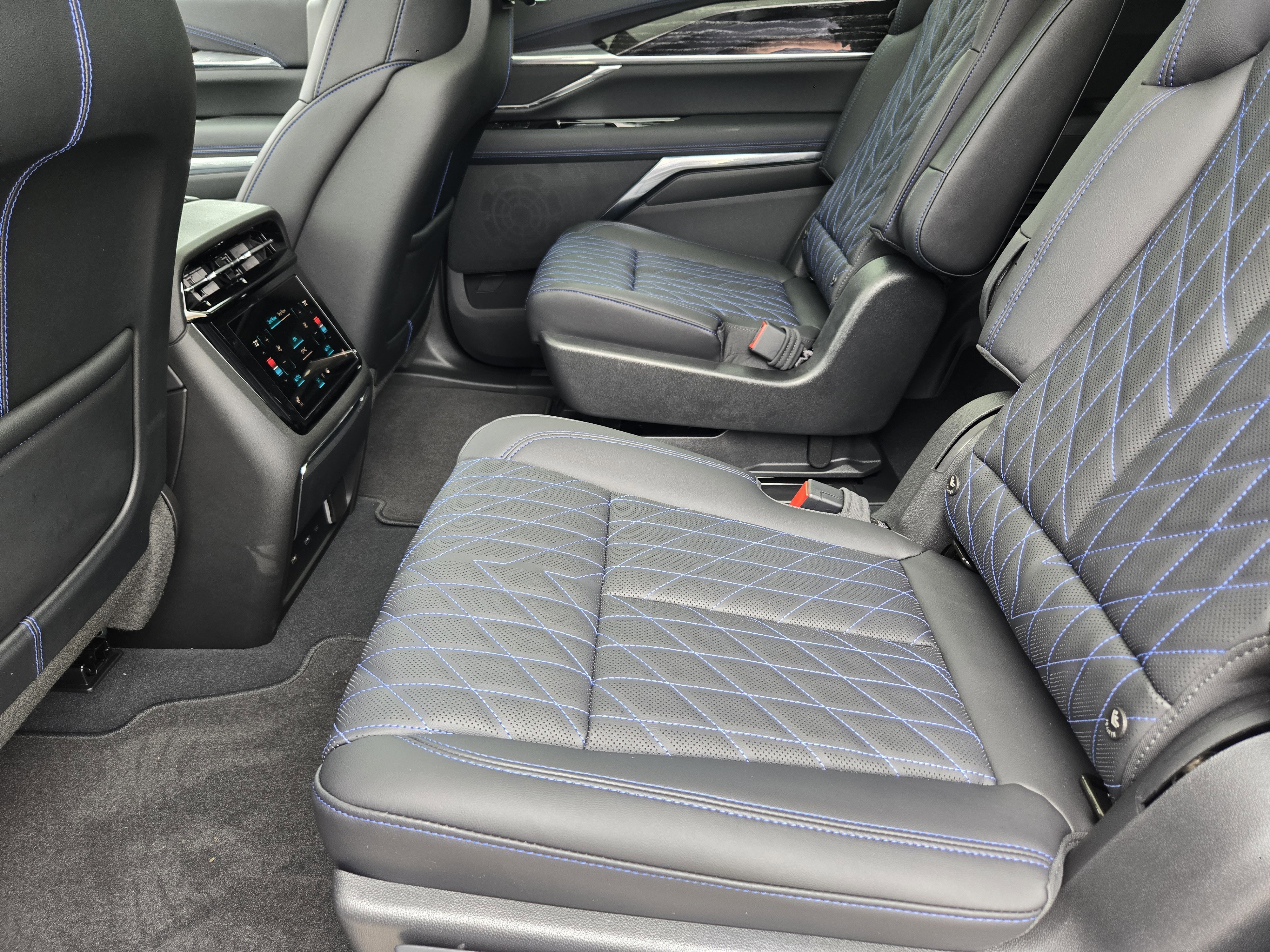 New 2026 Cadillac Escalade IQL Sport 1 w/ LPO, ONYX Package image 22