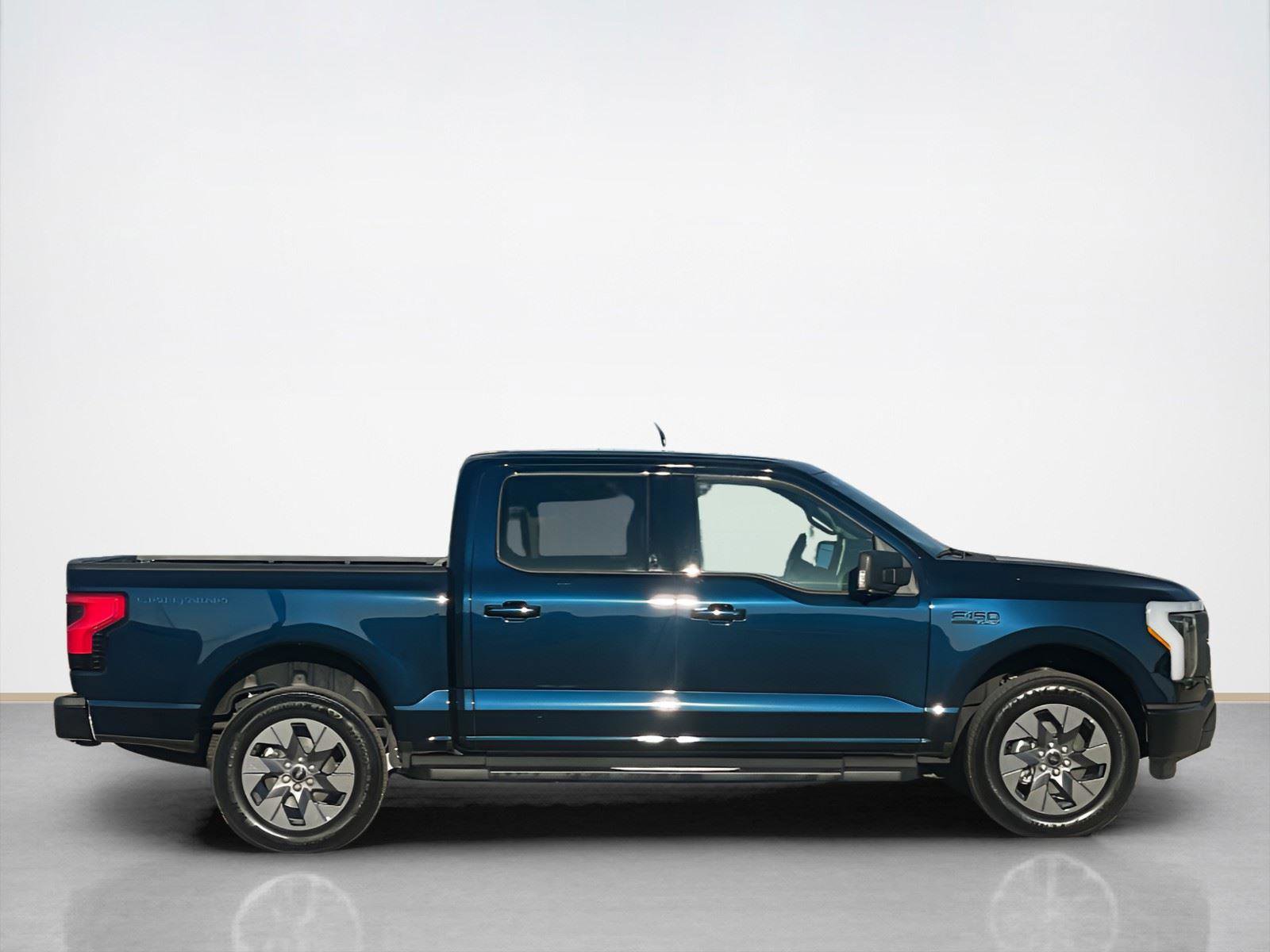 New 2025 Ford F150 Lightning Flash AWD/4WD image 9