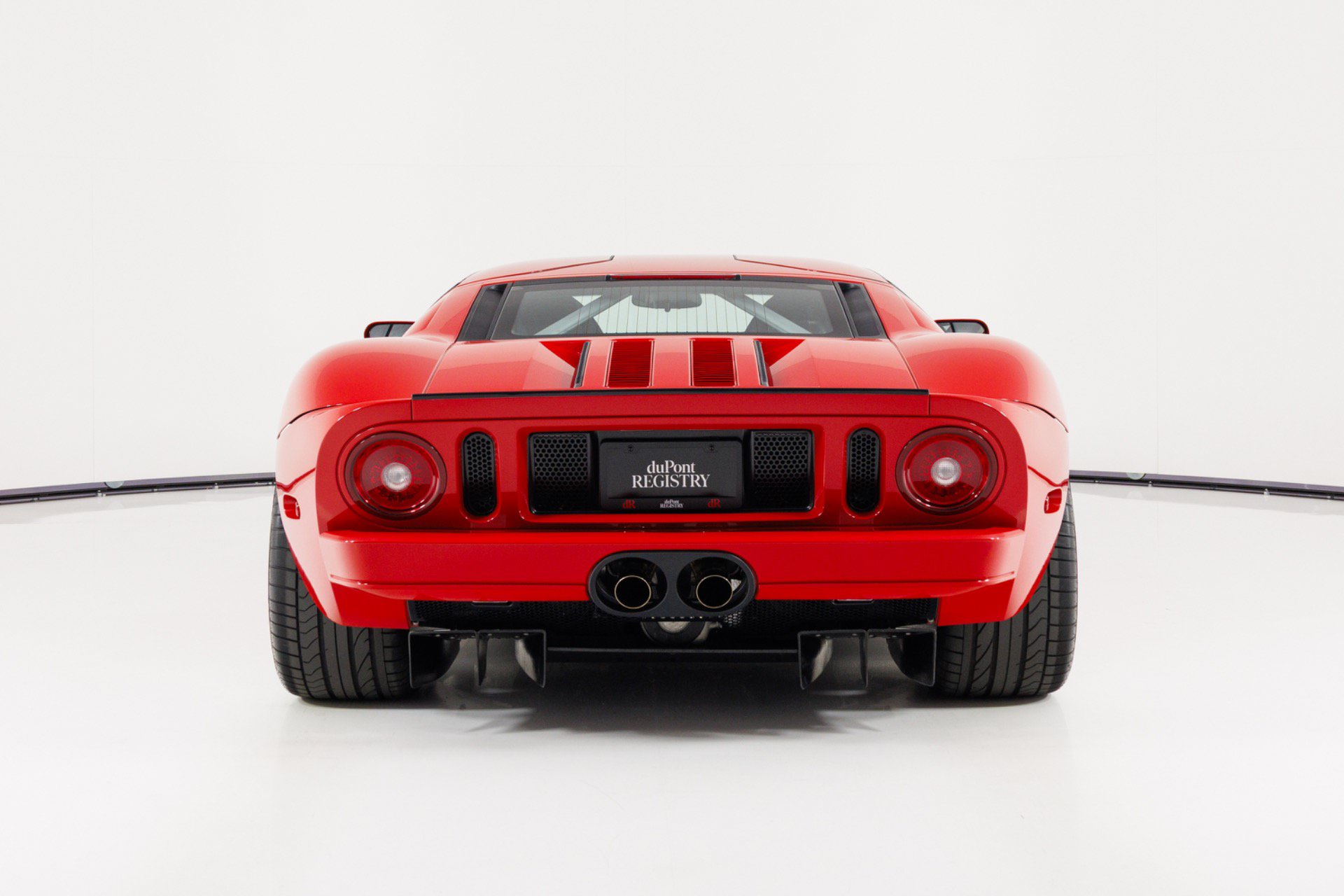 Used 2006 Ford GT RWD image 4