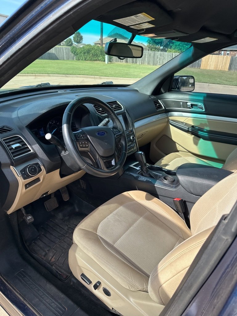 Used 2017 Ford Explorer XLT w/ Equipment Group 201A image 10