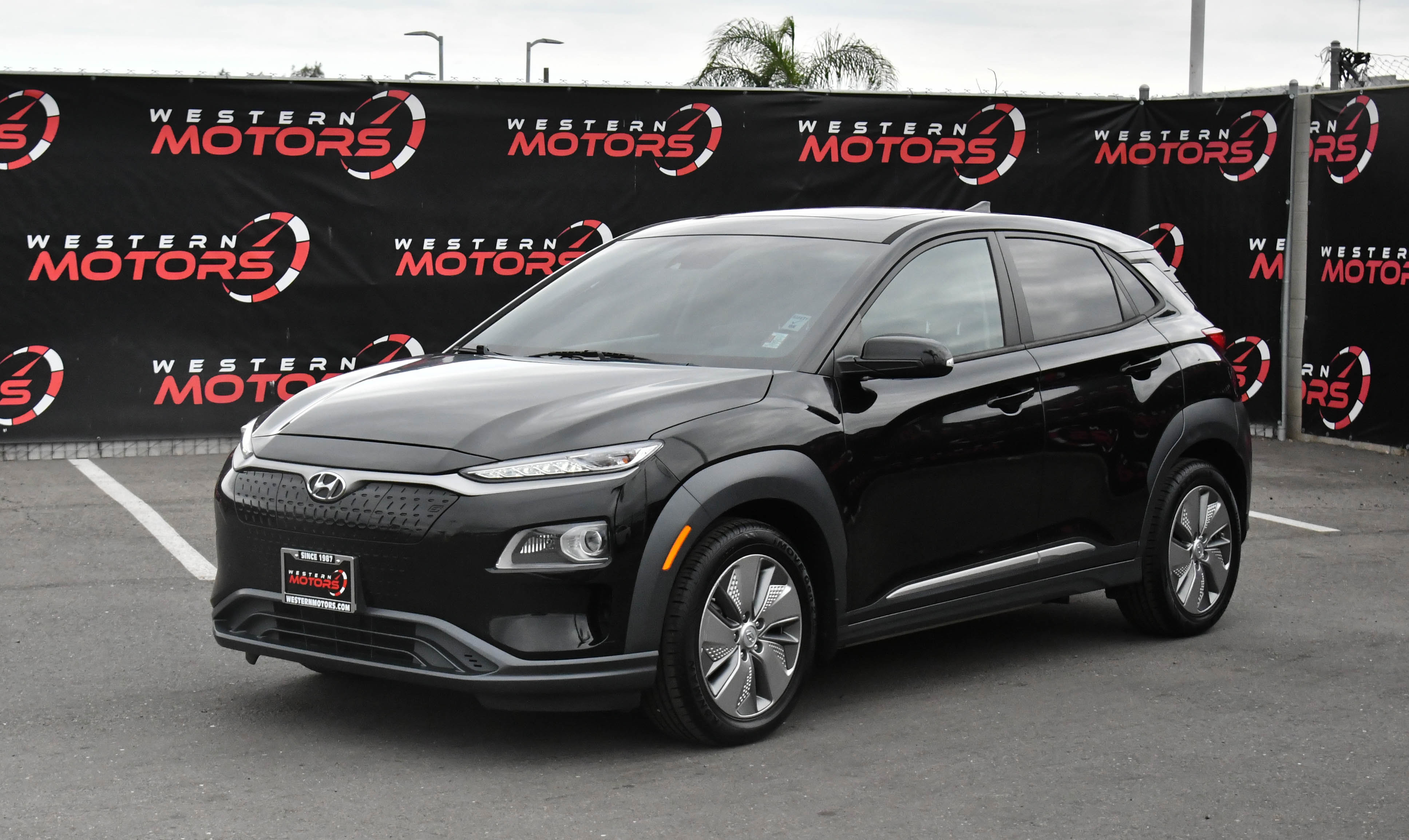 Used 2021 Hyundai Kona Limited FWD image 3