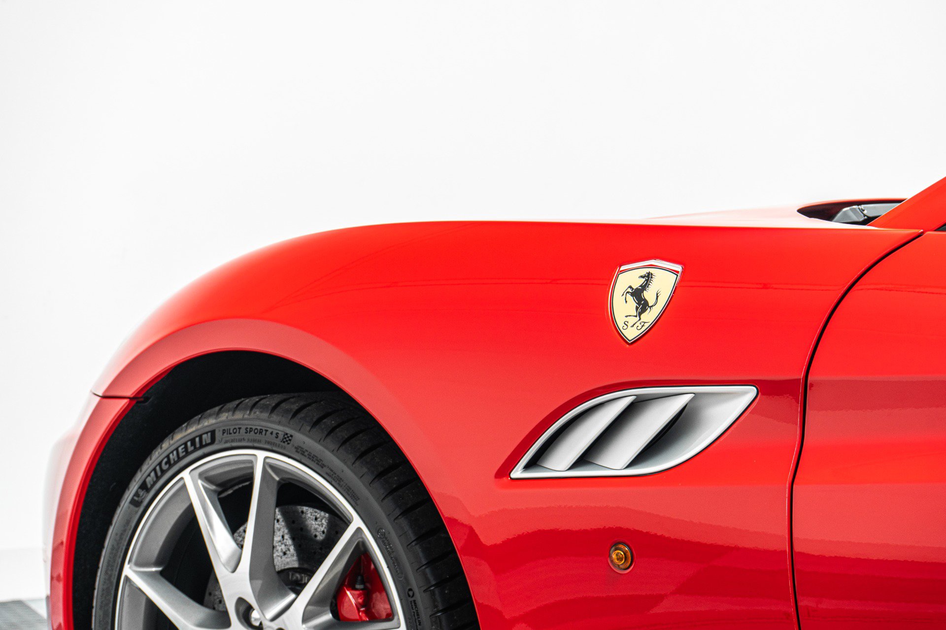 Used 2013 Ferrari California RWD image 43
