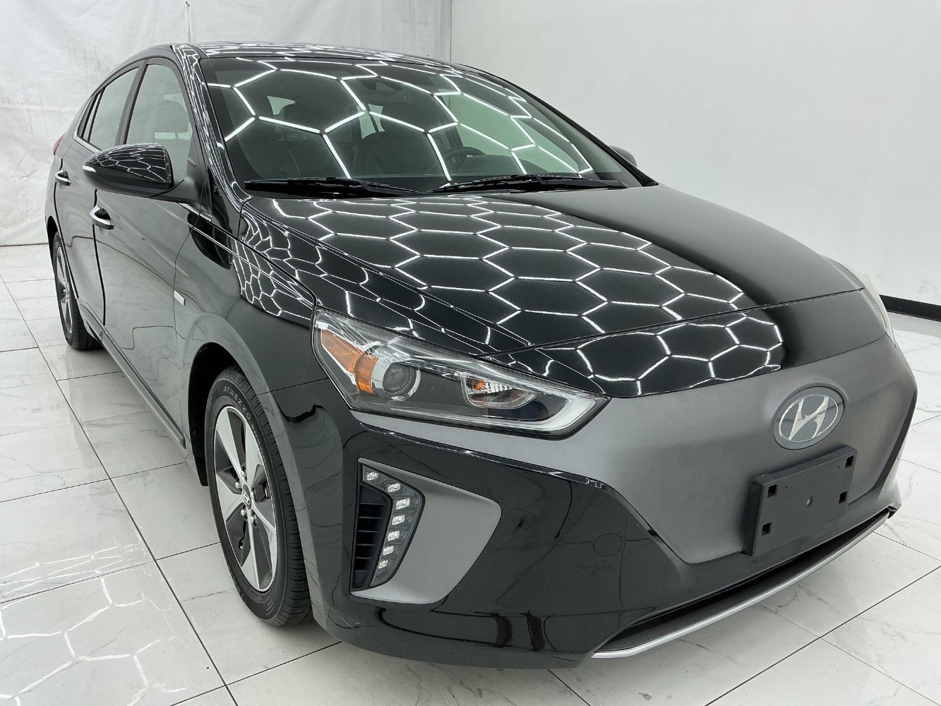Used 2019 Hyundai Ioniq Limited FWD image 3