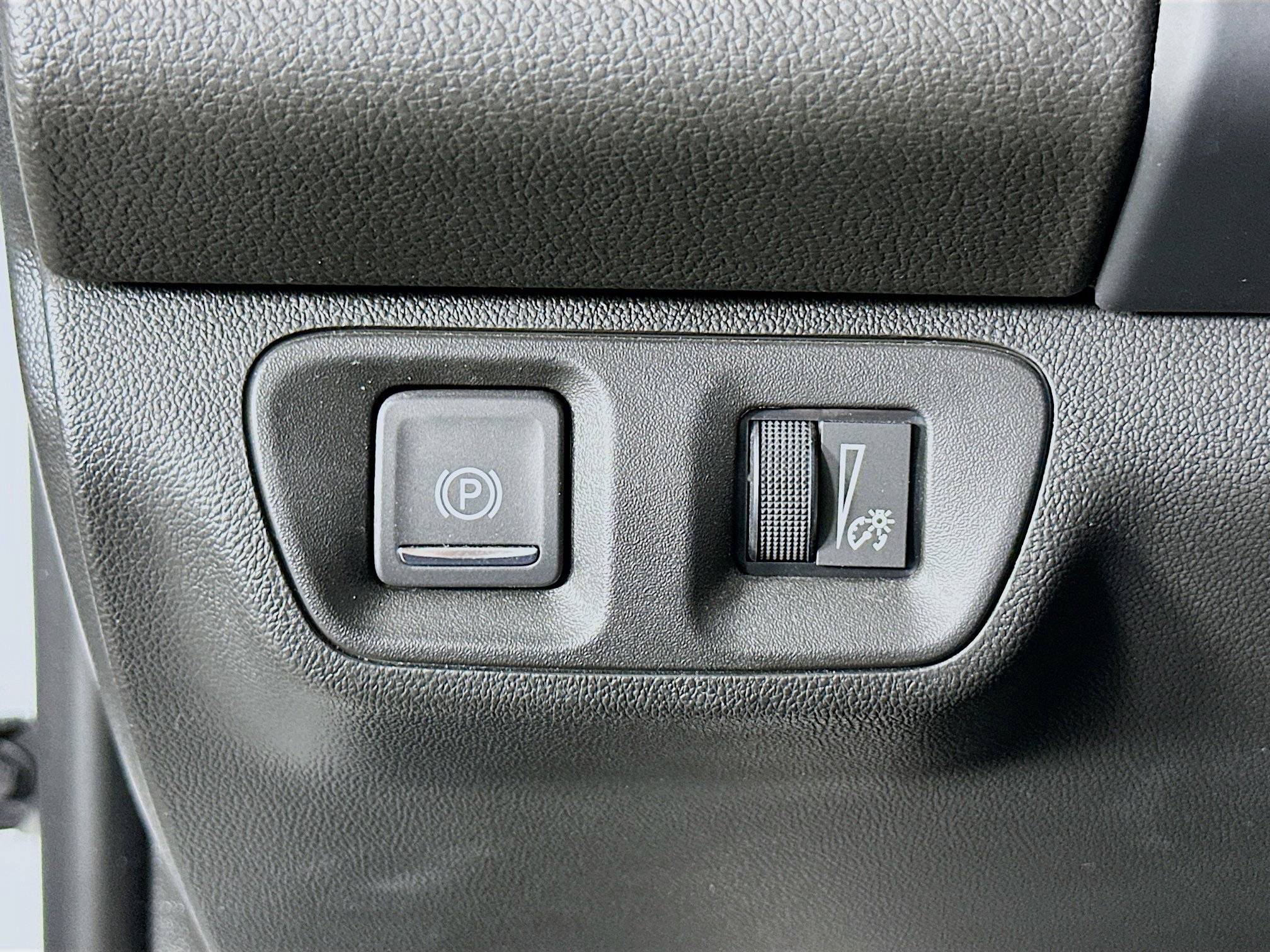 Used 2023 GMC Acadia SLE w/ Driver Convenience Package image 16