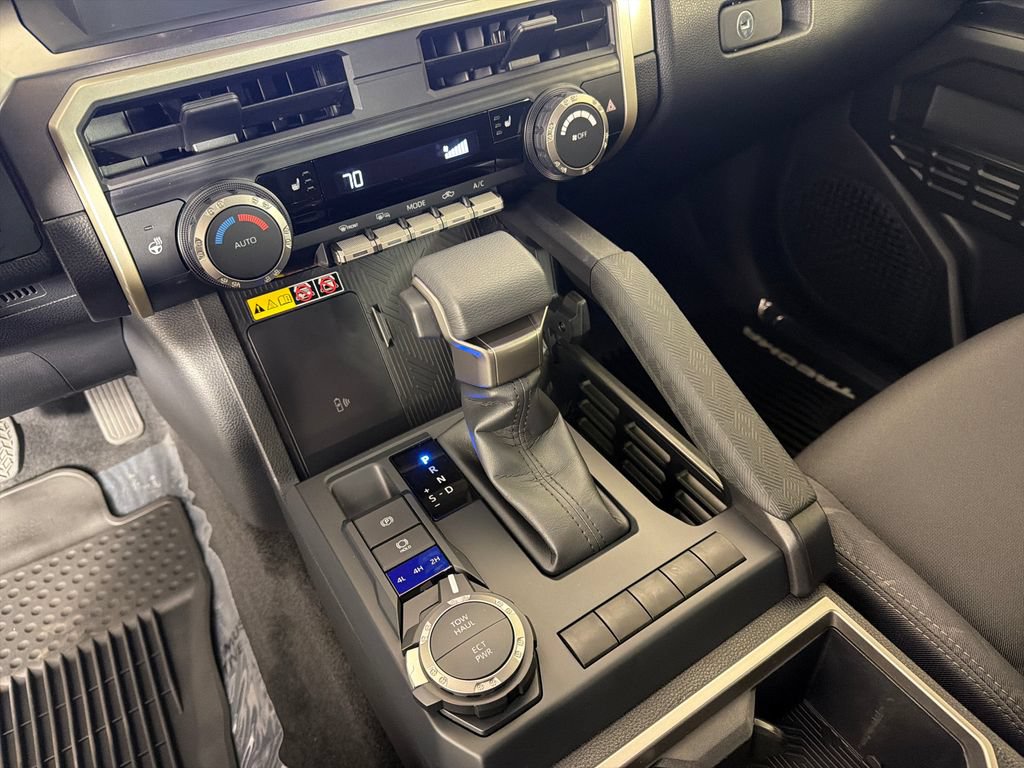 Used 2025 Toyota Tacoma SR5 AWD/4WD image 16