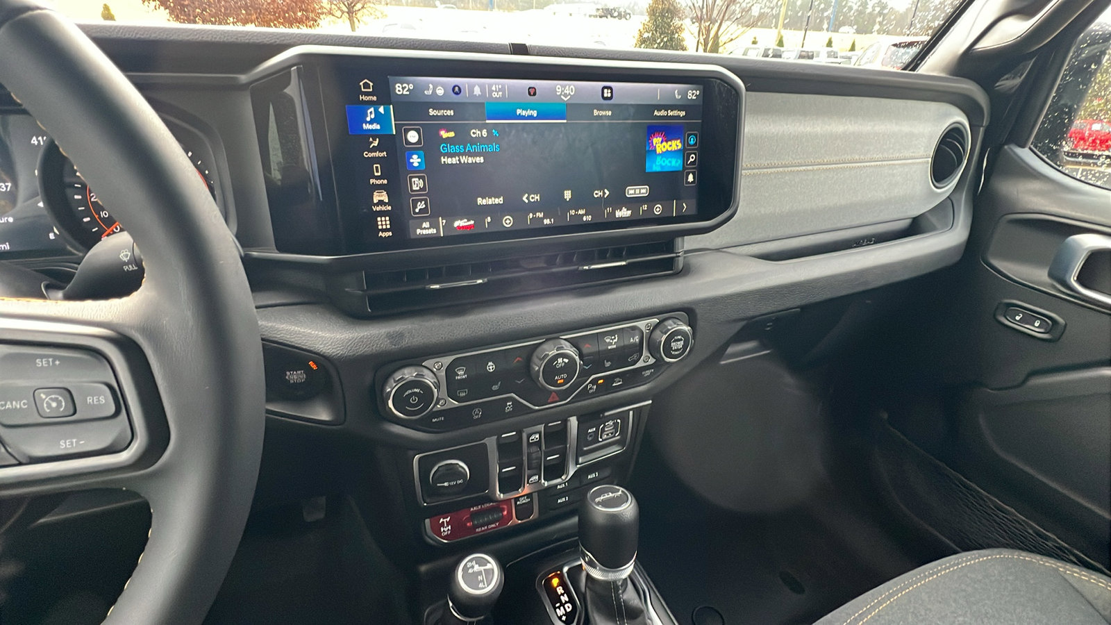 Used 2024 Jeep Gladiator Sport image 30