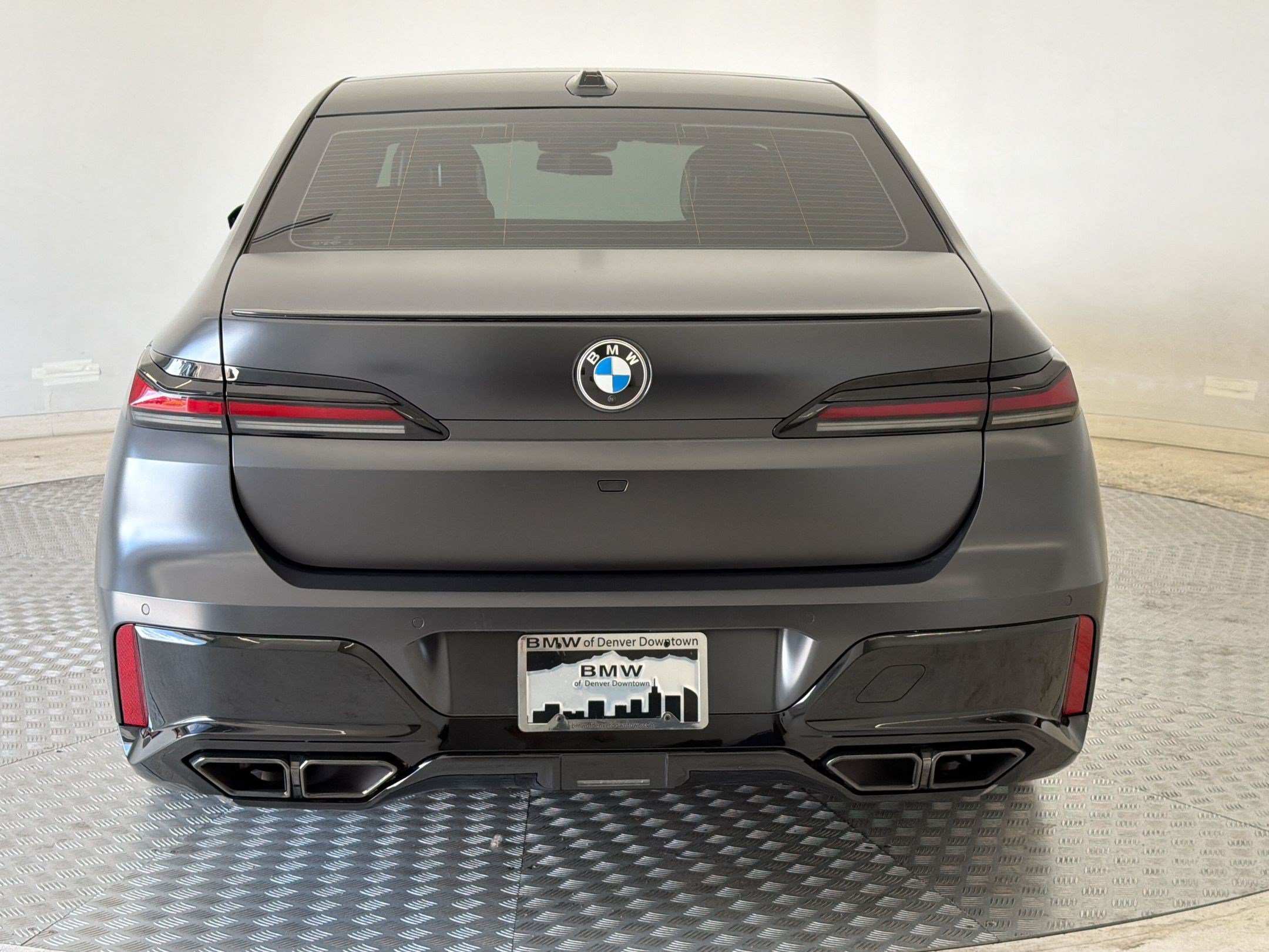 Used 2023 BMW 760i xDrive w/ Executive Package AWD/4WD image 10