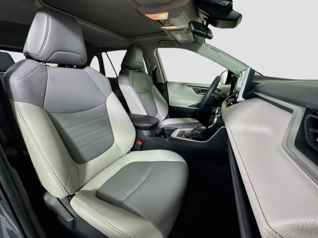 Used 2019 Toyota RAV4 XLE Premium w/ Cold Weather Package AWD/4WD image 30