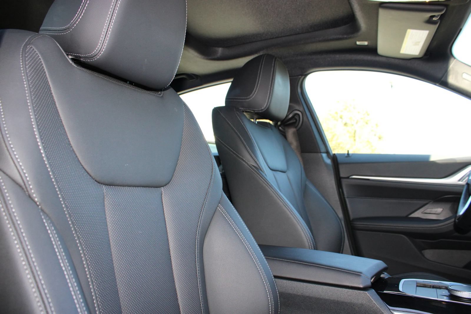 Used 2023 BMW i4 eDrive40 RWD image 8