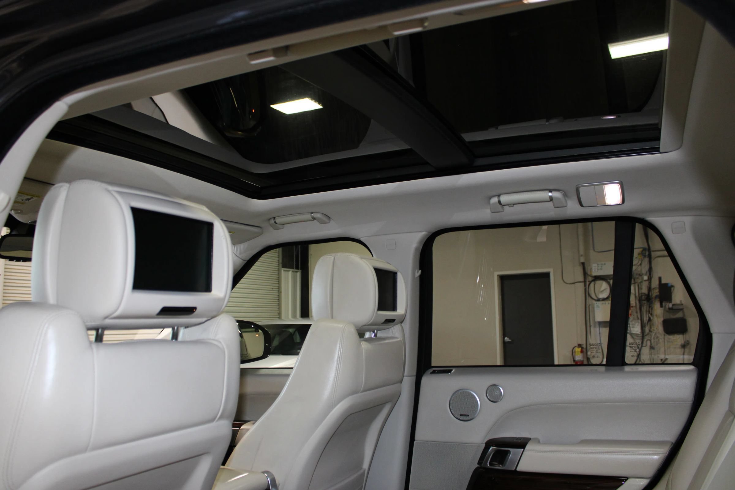Used 2014 Land Rover Range Rover Supercharged AWD/4WD image 34
