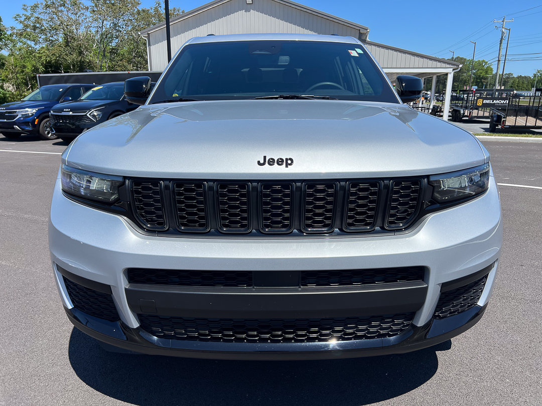 Used 2024 Jeep Grand Cherokee L Altitude AWD/4WD image 14