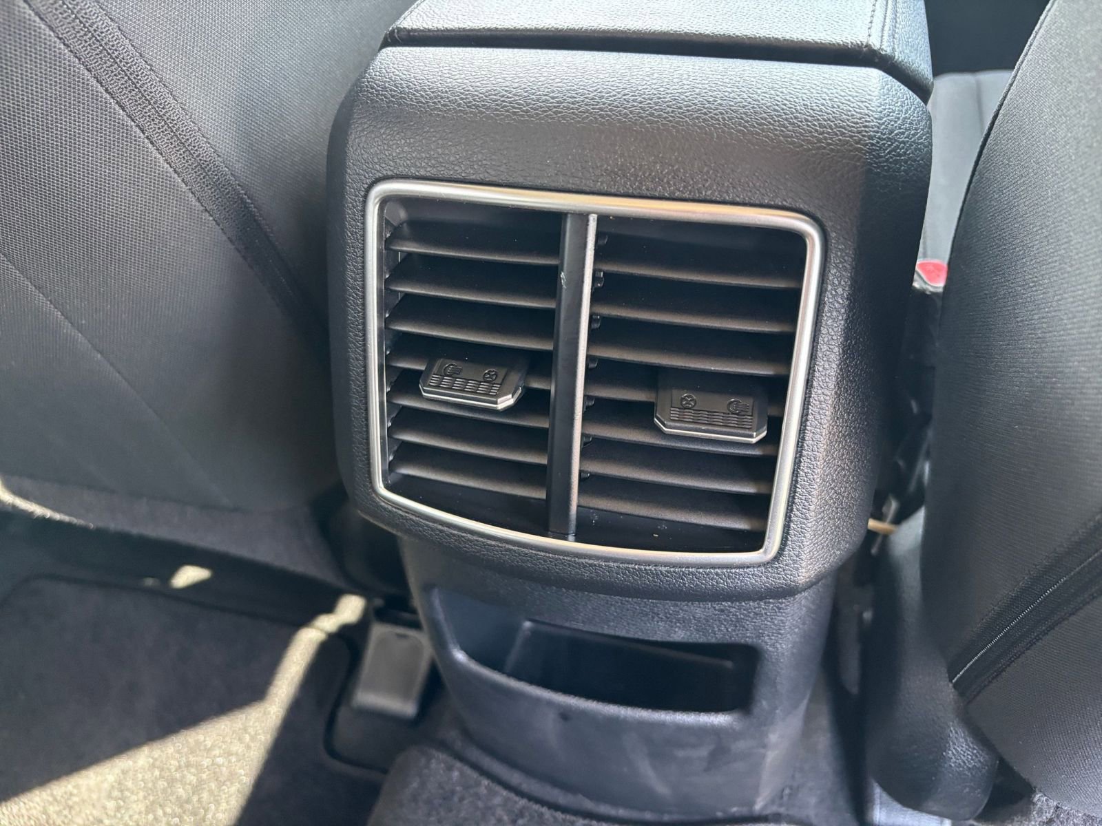 Used 2025 Kia Sportage LX FWD image 22
