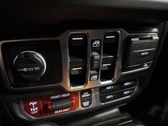 Used 2025 Jeep Wrangler Unlimited Rubicon AWD/4WD image 16