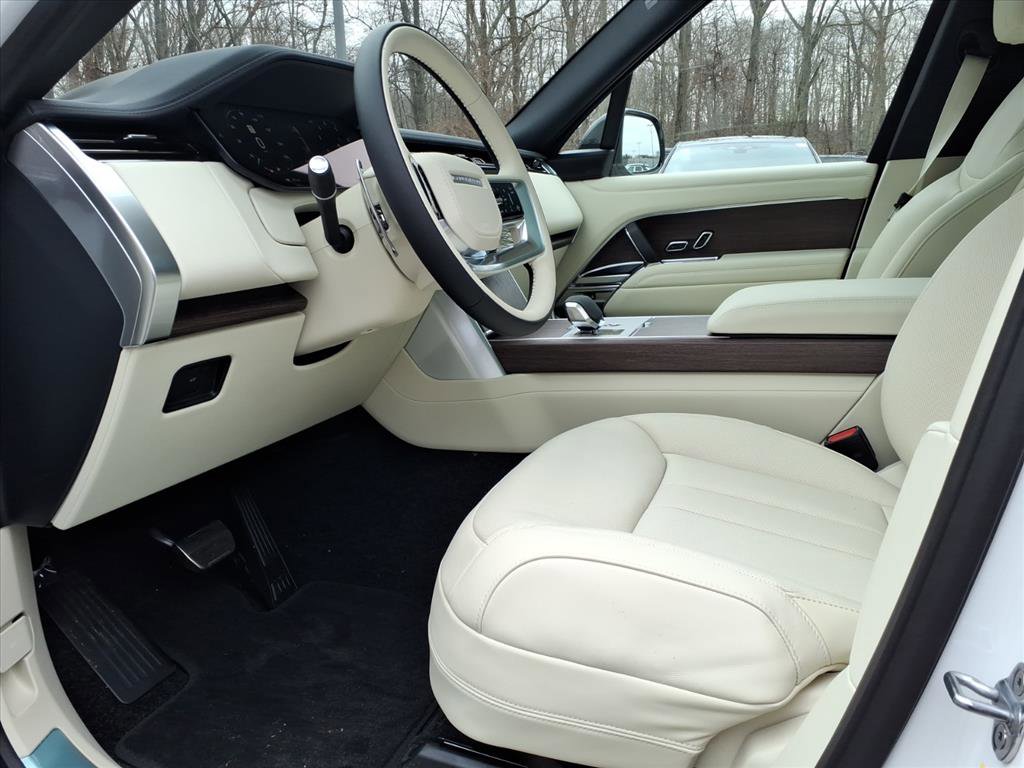New 2026 Land Rover Range Rover Long Wheelbase SE image 17