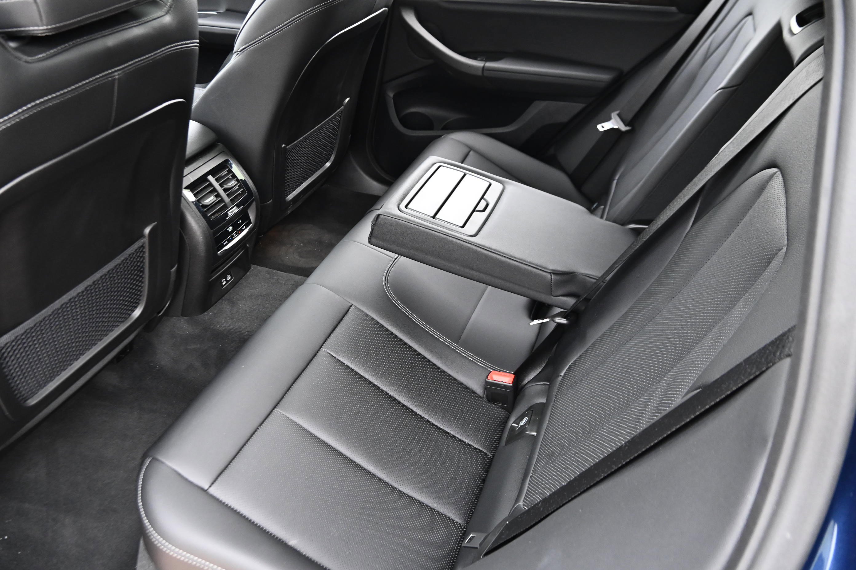 Certified 2025 BMW X4 xDrive30i image 8