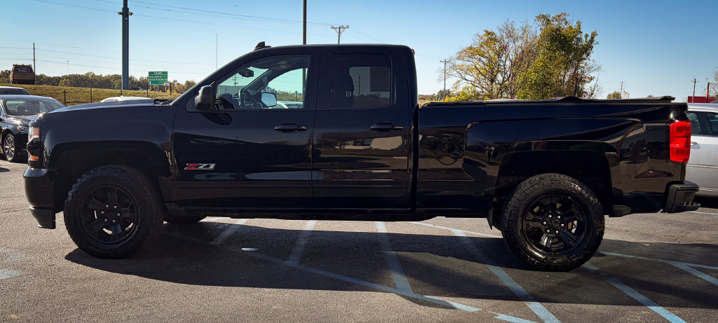 Used 2016 Chevrolet Silverado 1500 LT w/ Midnight Edition AWD/4WD image 17