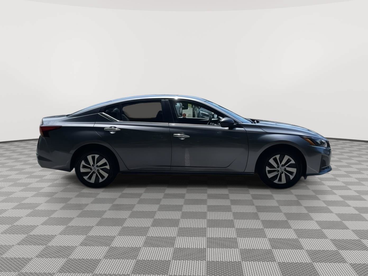 Used 2025 Nissan Altima 2.5 S FWD image 4
