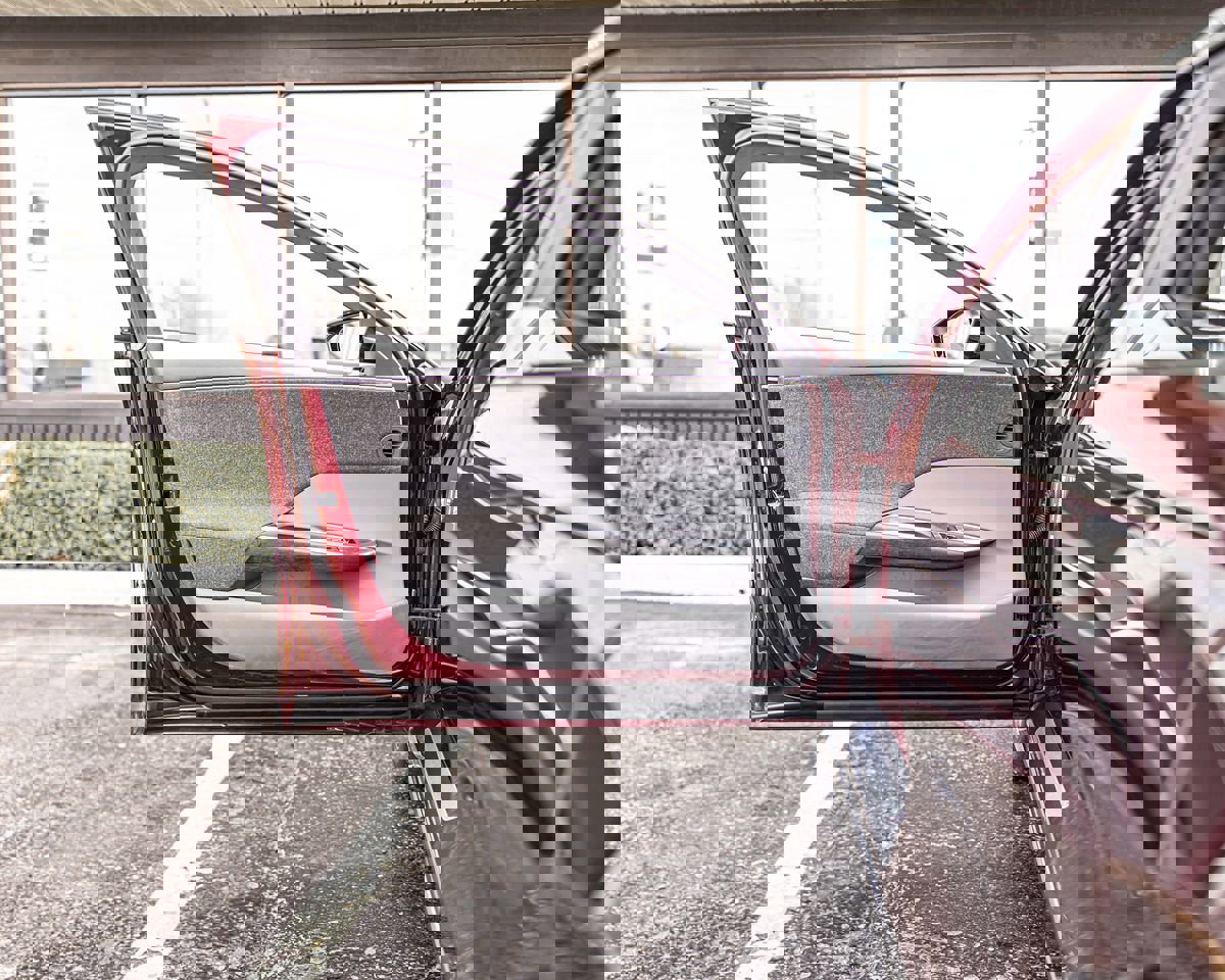 Used 2024 Lucid Air Pure image 27