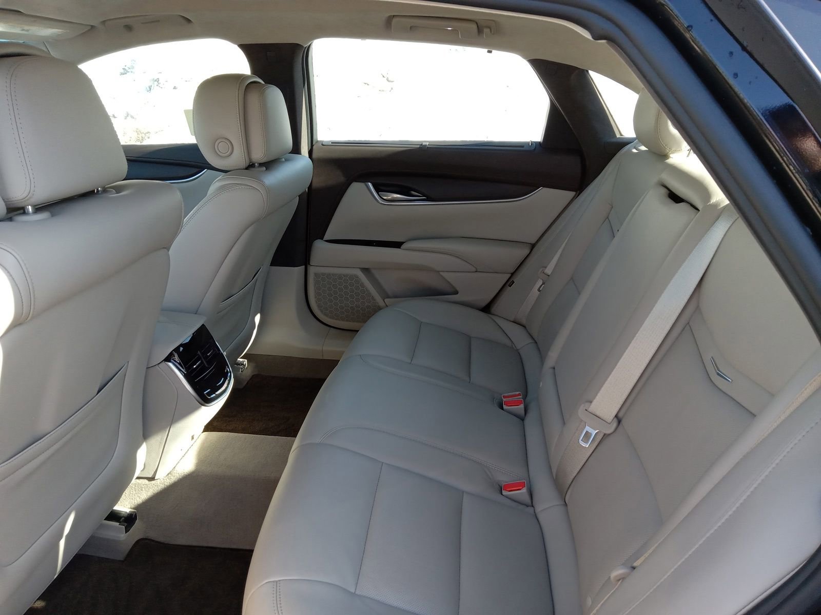 Used 2014 Cadillac XTS w/ Rear Seat Comfort Package image 20