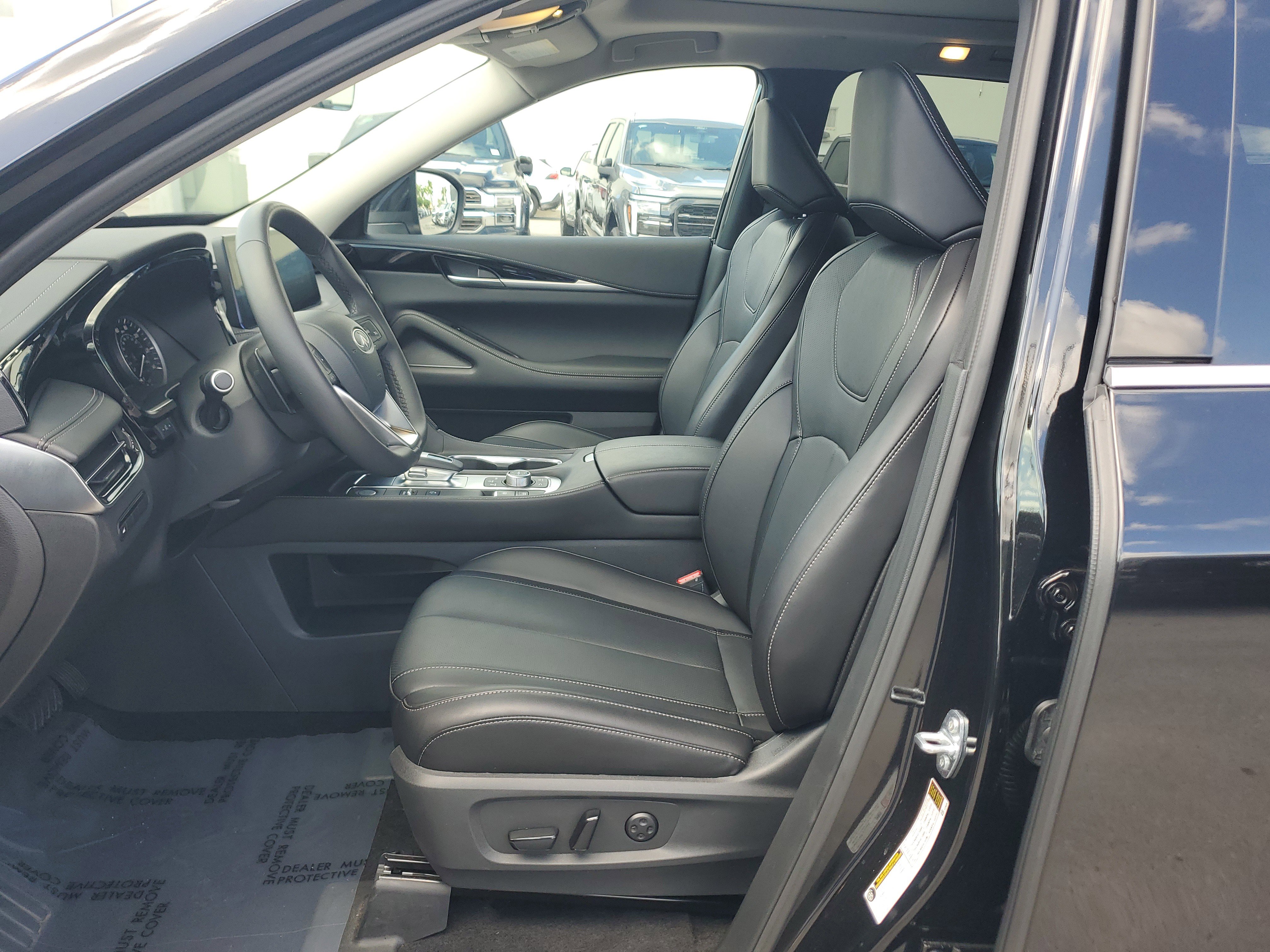 Used 2025 INFINITI QX60 Pure image 11