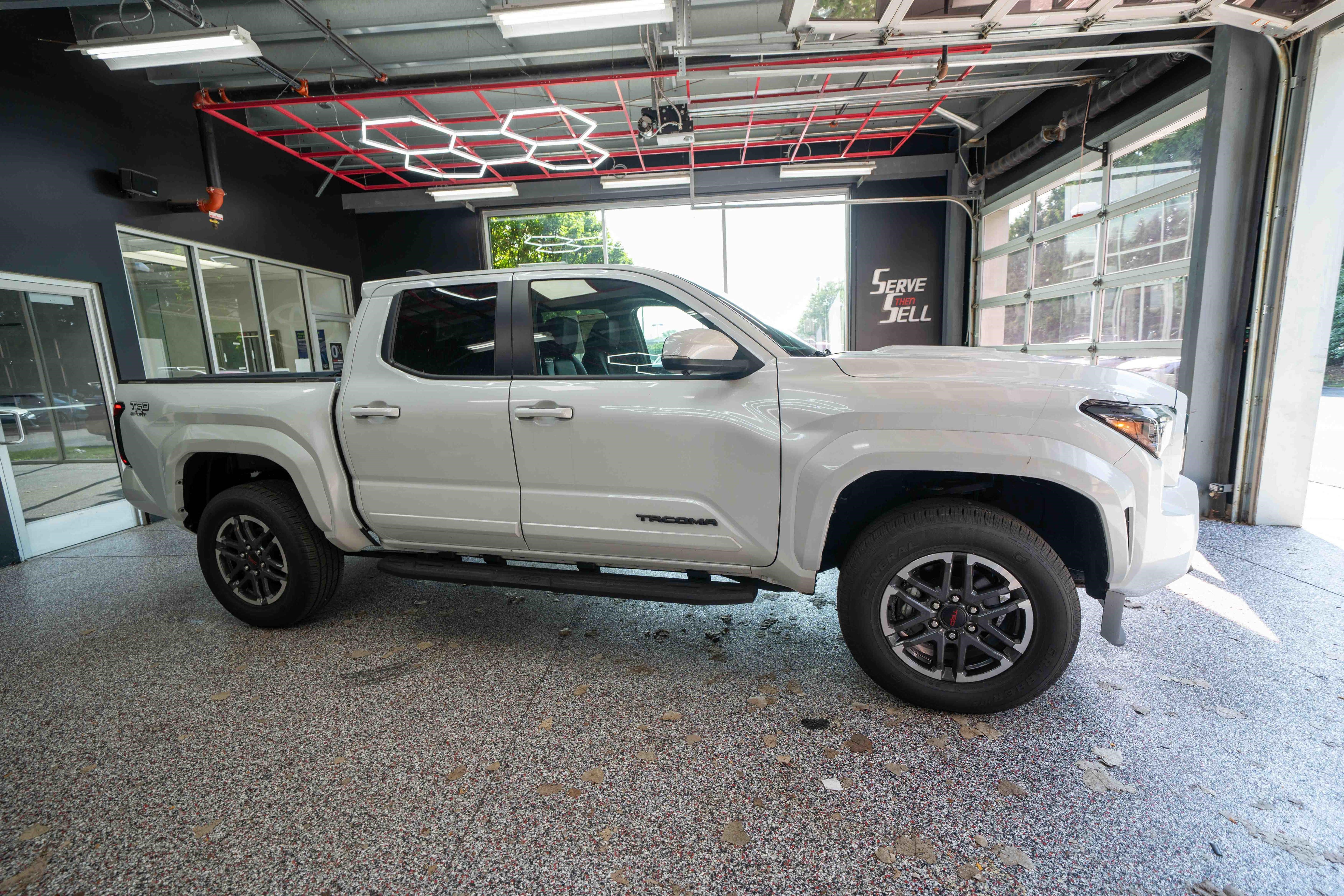 Used 2024 Toyota Tacoma TRD Sport w/ TRD Sport Premium Package AWD/4WD image 5