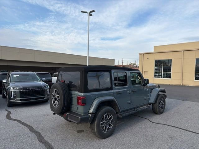 Used 2024 Jeep Wrangler Sahara w/ Technology Group image 8