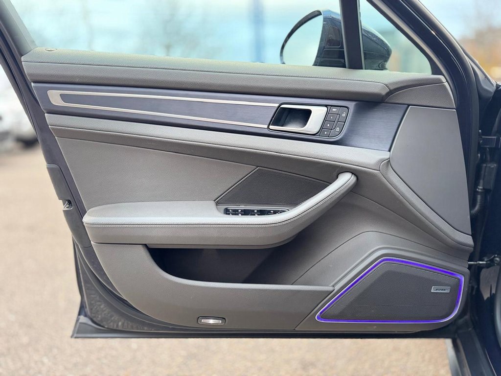 Used 2022 Porsche Panamera 4 Platinum Edition w/ Assistance Package image 12